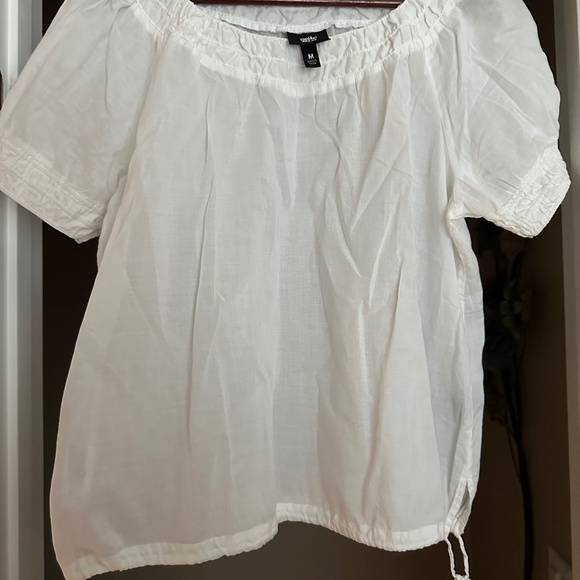 Mossimo Tops - Mossimo White Short Sleeve Ladies Elastic Bottom Top Size M EUC